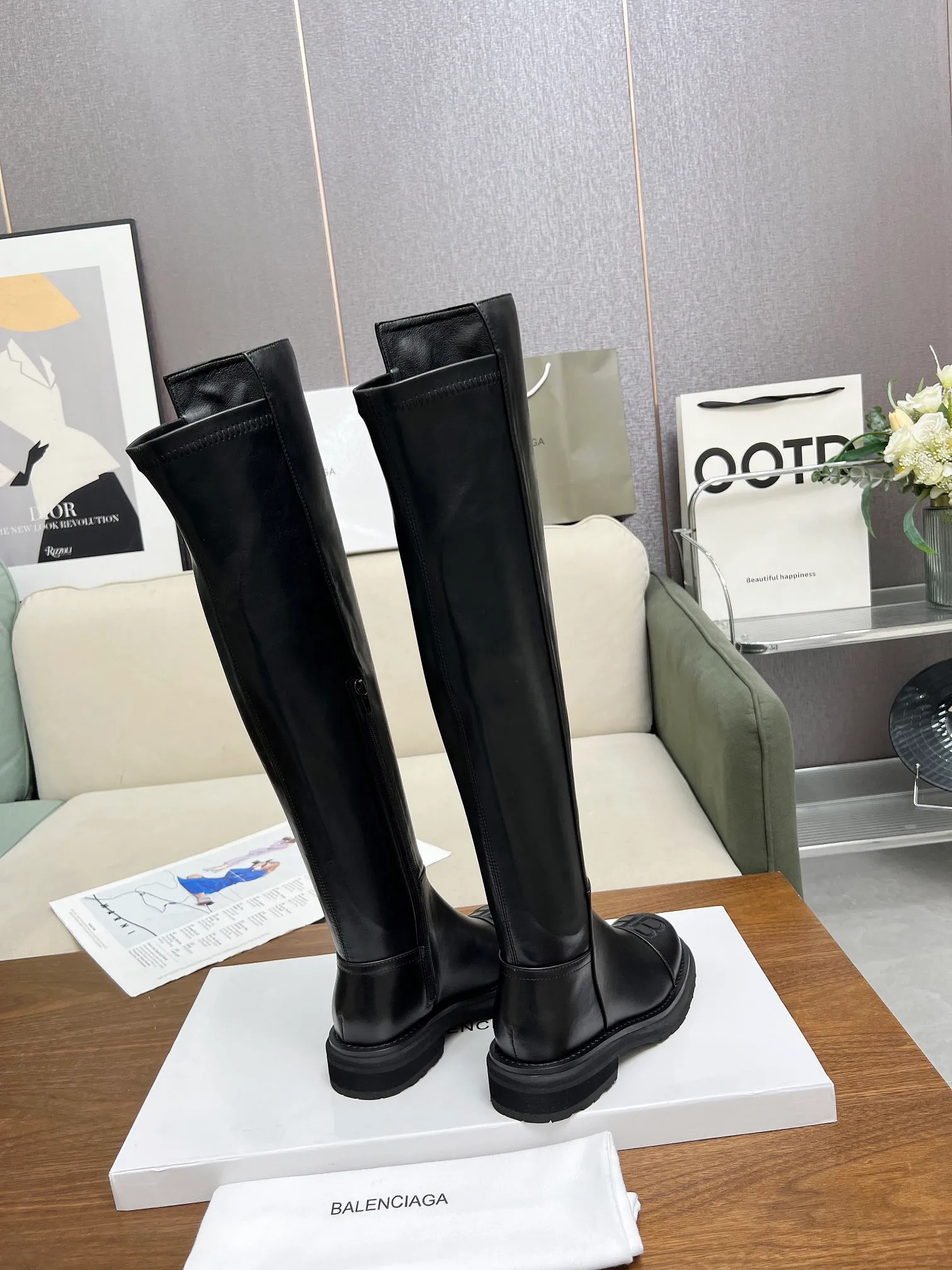 👟👟Ex-factory price 660👟👟 🍓 2024 Autumn and Winter BALENCIAGA/Balenciaga stretch boots are recommended [Proud] This shoe is very popular this year, independent style ➕ impeccable detail workmanship everywhere. 🆚Fabric: First-layer cowhide + boot elastic pu. Inner sheepskin size 35-40, 41 can be customized.